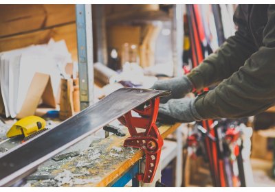 Jak dbać o narty? Porady i wskazówki, które akcesoria można ze sobą wziąć na stok  image