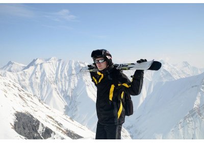 Odzież narciarska. Co warto wiedzieć przed zakupem?