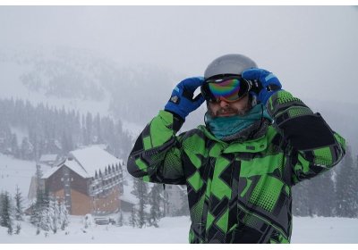 Dylemat narciarza: okulary czy gogle?